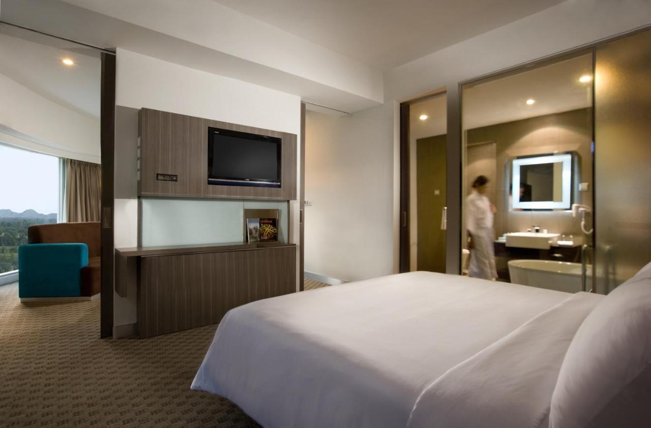 Novotel Bangka Hotel & Convention Center Pangkal Pinang Esterno foto
