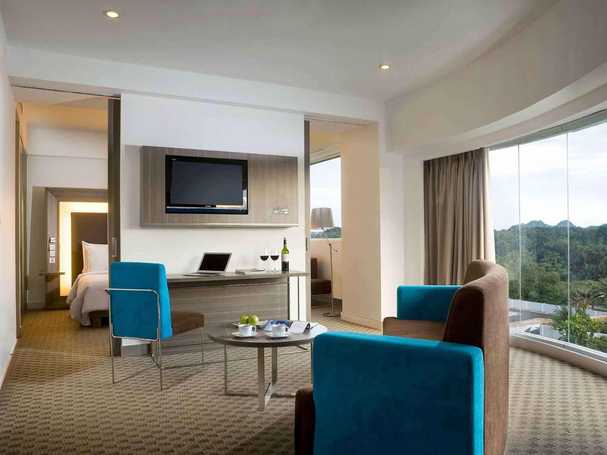 Novotel Bangka Hotel & Convention Center Pangkal Pinang Esterno foto